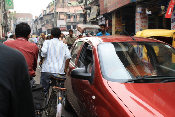 很擠很亂的交通