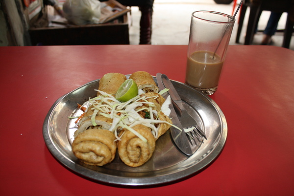 素春捲＋奶茶...糖加太多～好甜～