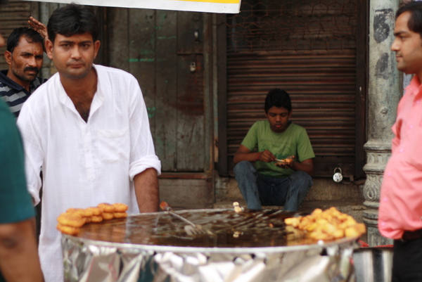 連路邊攤的老闆都這麼帥