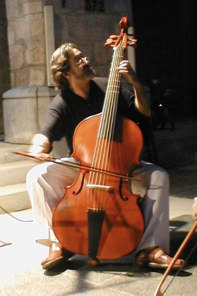 viola da gamba playing.jpg