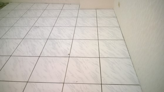 磁磚地板除膠後-2