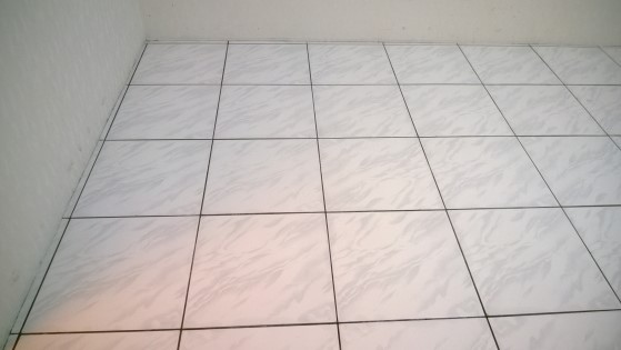 磁磚地板除膠後-1