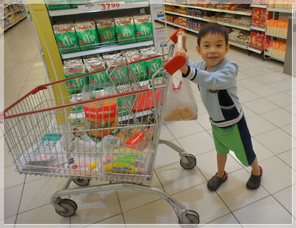 201104 happy shopping.JPG