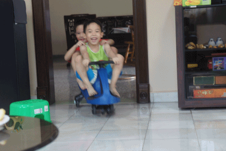 201104 go kart.gif