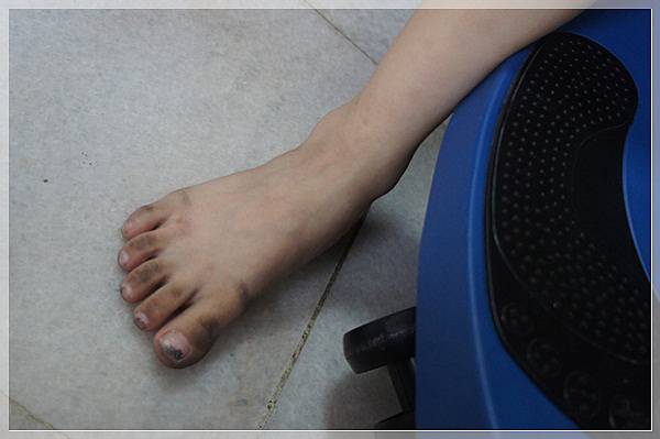 201104 dirty toes.JPG