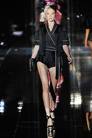 black01.jpg black01.jpg