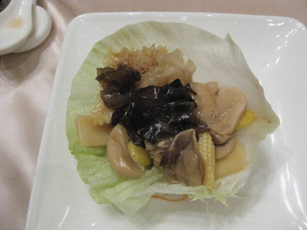 羅漢上素生菜包 羅漢上素生菜包