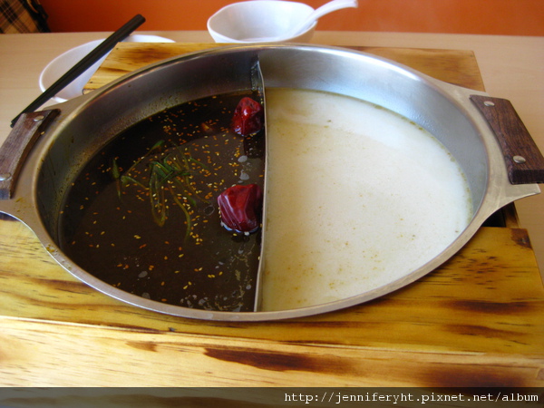 麻辣湯頭和美白鮮奶魚湯 麻辣湯頭和美白鮮奶魚湯