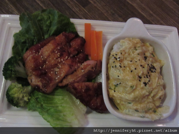 滑蛋雞腿飯 滑蛋雞腿飯