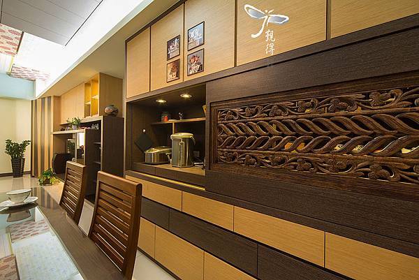 展示收納兼具的餐具櫃 展示收納兼具的餐具櫃