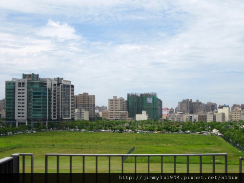 [竹北] 竹北高鐵特區(輕軌六家站)2011-06-22 006.jpg
