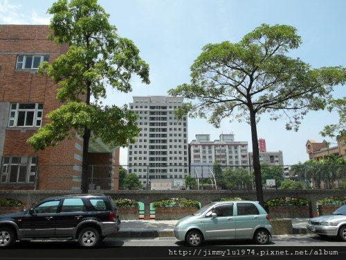 [頭份] 山豐建設「遠見」2012-07-11 001 正對建國國中