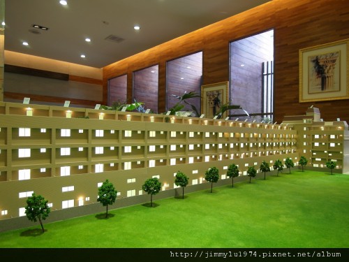 [竹南] 上磊建設「富比士」外觀參考模型2012-07-10 006