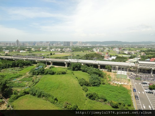 [新竹] 大買家公司「中陽‧樓擇院」2012-09-24 009 客廳俯瞰實景