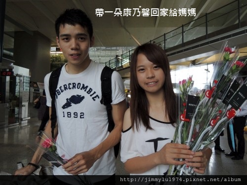 [竹北]【總是愛媽媽】總太送康乃馨給媽媽活動 2013-05-11 017