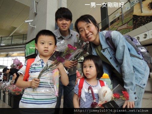 [竹北]【總是愛媽媽】總太送康乃馨給媽媽活動 2013-05-11 024