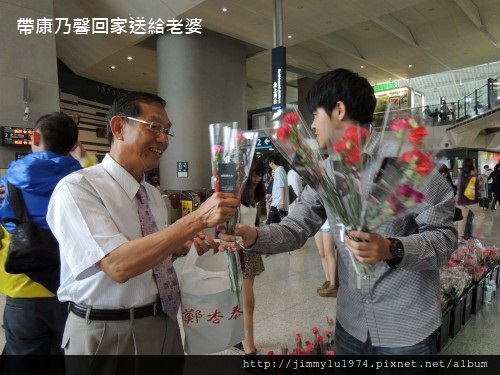 [竹北]【總是愛媽媽】總太送康乃馨給媽媽活動 2013-05-11 025