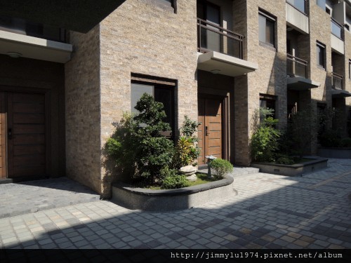 [新竹] 雄基建設「鉑金官邸」外觀與中庭 2013-05-31 013
