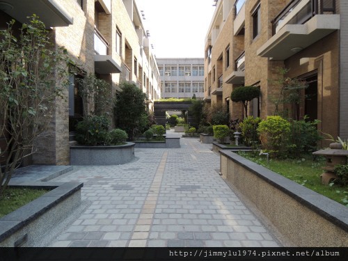 [新竹] 雄基建設「鉑金官邸」外觀與中庭 2013-05-31 019