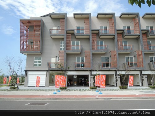 [苗栗高鐵] 友鈞建設「豐富邑」(部分電梯透天) 2013-08-28 011.jpg