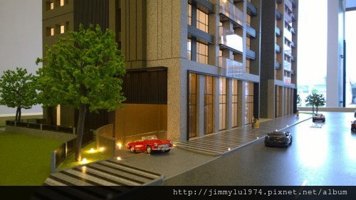 [頭份潤發] 日日欣建設「耕築」(大樓) 2014-05-11 016 外觀參考模型.jpg