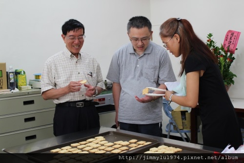 現場民眾品嚐餅乾