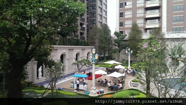 [竹北法院] 中麓建設「中悦皇苑」(大樓) 2014-08-10 004 中庭實景