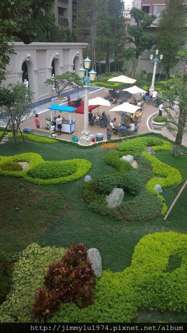 [竹北法院] 中麓建設「中悦皇苑」(大樓) 2014-08-10 009 中庭實景