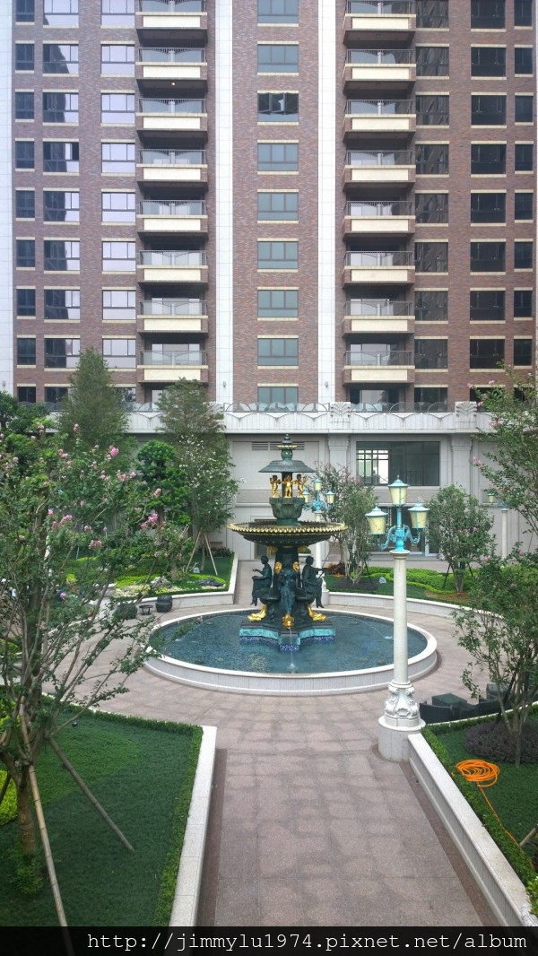[竹北法院] 中麓建設「中悦皇苑」(大樓) 2014-08-10 011 中庭實景