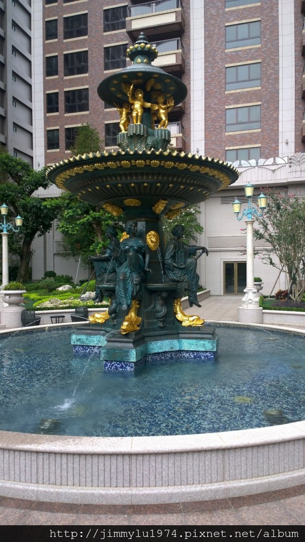 [竹北法院] 中麓建設「中悦皇苑」(大樓) 2014-08-10 013 中庭實景