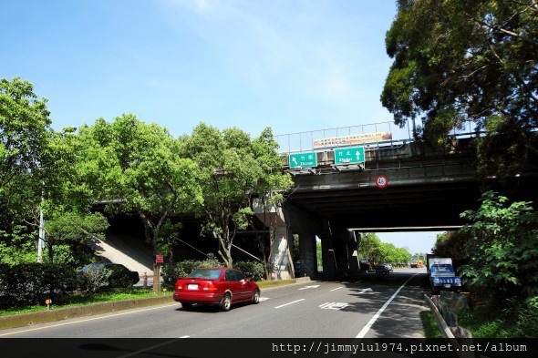 [竹東自強] 喬立建設「喬立富境」(大樓) 2014-08-31 026 生活機能實景：芎林交流道.jpg