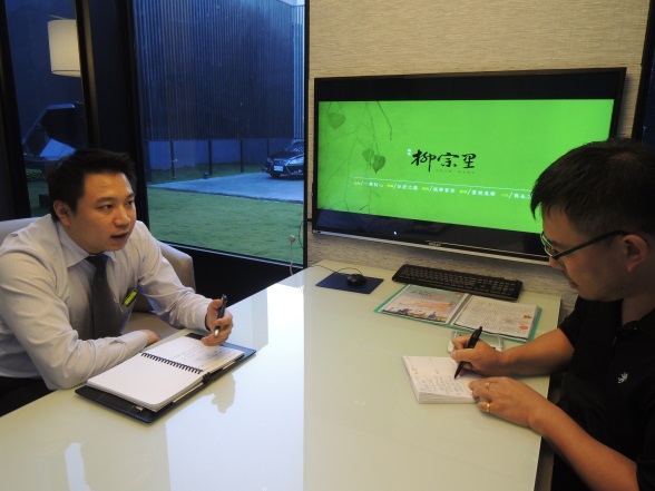 左為「柳宗里」專案經理林峻祺.JPG