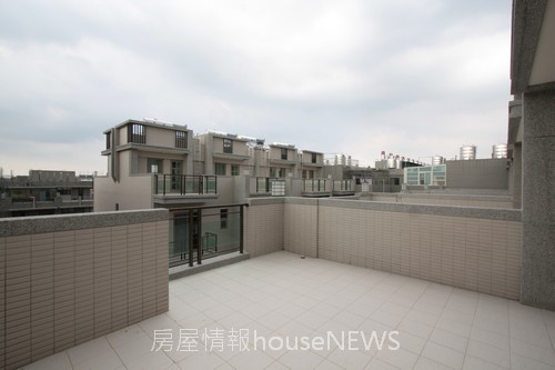 弘新建設「達觀」44 4F半前露台.JPG