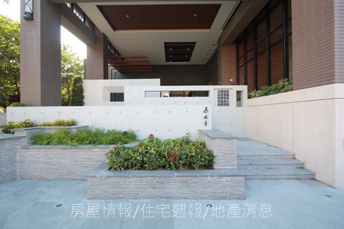 雄基建設「原風景」07社區入口.JPG