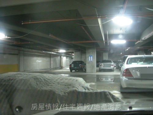 宏盛建設「帝寶」55施工中的地下室停車場04-0601.jpg