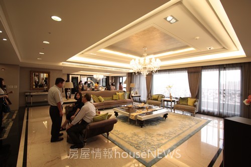 中鈞建設「中悅帝寶」65 12F實品屋.JPG