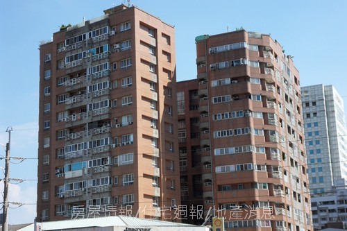 台中半日遊40進化路旁.JPG