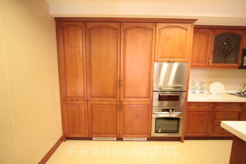 中鈞建設「中悅帝寶」72 12F實品屋.JPG
