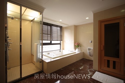 中鈞建設「中悅帝寶」91 12F實品屋.JPG