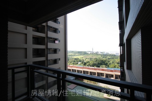 雄基建設「原風景」31實品屋A4陽台景觀.JPG