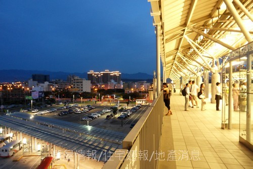 竹北建築之旅08：美麗高鐵站03：遠處的燈光.JPG