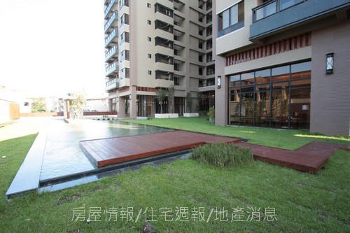 雄基建設「原風景」24中庭.JPG