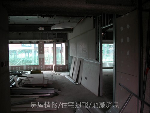 宏盛建設「帝寶」53施工中的室內輕隔間04-0601.jpg