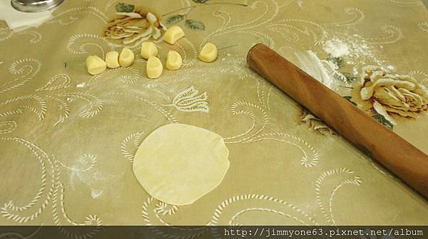 29燒賣皮撖得比水餃皮大些 29燒賣皮撖得比水餃皮大些