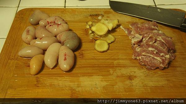 01準備雞佛薑片肉片三樣材料.jpg 01準備雞佛薑片肉片三樣材料.jpg