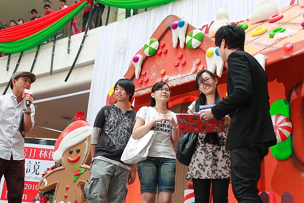 JJ 送上聖誕禮物LOW.jpg