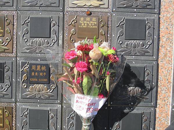 303933_296575993700642_118060404_n 303933_296575993700642_118060404_n