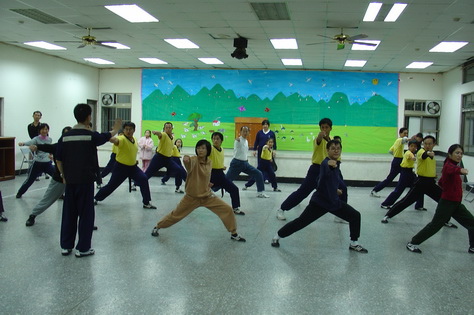 採打出右拳 採打出右拳