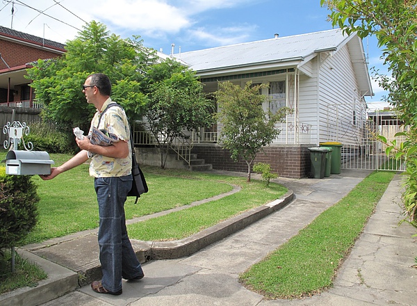 New Home- 從屋前照的