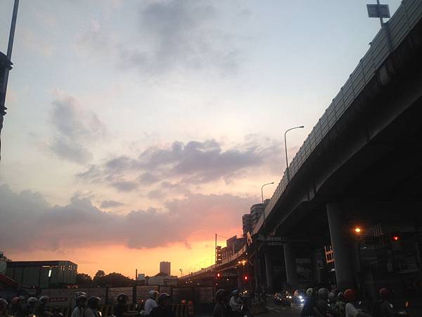 台北的天空也跟旅遊時一樣 台北的天空也跟旅遊時一樣